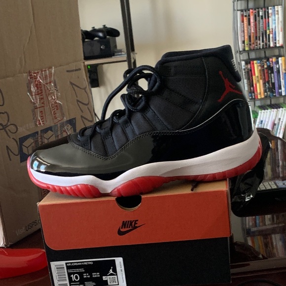 bred 11s shoe box